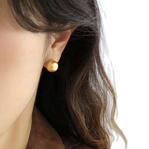 Boucles d'oreilles en perles d'or 18 carats, 12-13 mm, rondes, or naturel avec légères imperfections, boîte cadeau gratuite, boucles d'oreilles en perles - Product Image 5