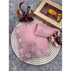 Sari de Diseño con Perlas para Fiestas, un Elegante Vestido de Trabajo - Product Image 1