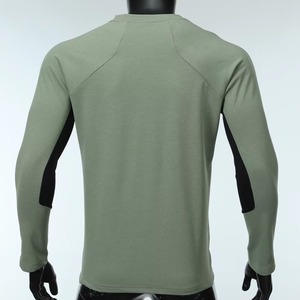 Fabricant de vêtements de sport personnalisés, t-shirt de compression athlétique haute performance, polyester et élasthanne, impression par sublimation et DTF, faible MOQ - Product Image 4