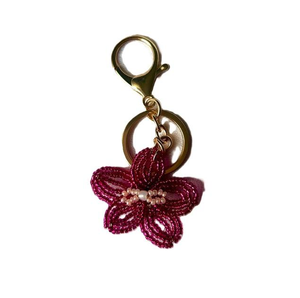 Porte-clés de sac brodé de perles de rocaille fait main avec logo, breloques de sac brodées de perles, vente en gros en vrac pour l'exportation - Product Image 1