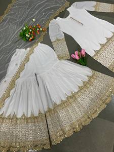 Conjunto Moderno de Sharara con Bordado Georgette, Lentejuelas y Botones Potli, con Dupatta 83318 - Product Image 6