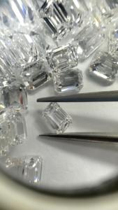 เพชรทรงเหลี่ยมมรกต CVD ผลิตในห้องปฏิบัติการ ความใส VVS-VS สี D-E ขนาด 0.003-2 กะรัต สำหรับทำเครื่องประดับ - Product Image 3