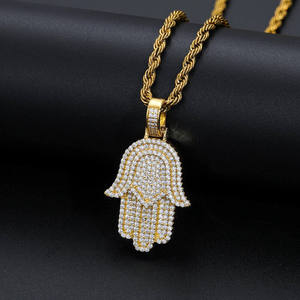 Colgante de Mano Hamsa Religiosa de Plata de Ley 925 Bañada en Oro Blanco con Moissanita VVS Iced Out Elegante para Hombre - Product Image 1