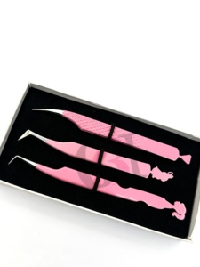 Pince à cils en acier inoxydable de haute qualité, anti-magnétique et anti-statique, avec design découpé en forme de lapin et diamant rose clair - Product Image 3
