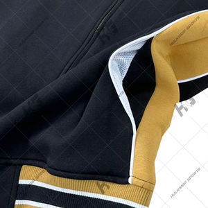 Chaqueta de Abrigo Personalizable Alppha Phi para Fraternidad/Sororidad, Negra y Dorada, de Lana, 100% Algodón, Impermeable, Resistente al Viento, de Nailon - Product Image 2