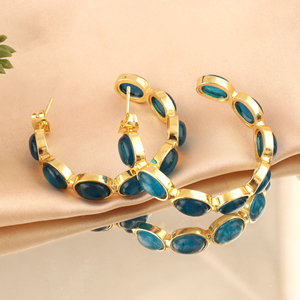Créoles tendance plaquées or 18 carats avec pierre de jade ovale colorée, boucles d'oreilles uniques et originales pour femmes, fermoir poussoir, style minimaliste, vente en gros - Product Image 6