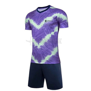 Uniforme de Fútbol al Por Mayor a Precio Económico, Nuevo Diseño, Color Personalizado, Hecho en Pakistán - Product Image 3
