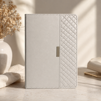 Carnet en cuir vegan beige LABON avec surpiqûres latérales, pages vierges professionnelles et onglet décoratif en cuir