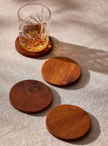 Sous-verres ronds en bois d'acacia épais, couleur noyer, pour boissons chaudes, usage domestique et cuisine - Écologiques, résistants à la chaleur, faits à la main, collection artisanale - Product Image 6