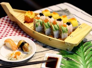 Plateau à sushi en bois naturel écologique, plateau de service pour sashimi, pour restaurants japonais, vente en gros - Product Image 2