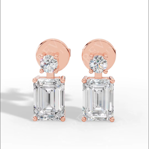 Boucles d'oreilles clous en or 10 carats avec deux diamants de laboratoire taille brillant et émeraude harmonieuse, fournisseur de bijoux fins de luxe - Product Image 1