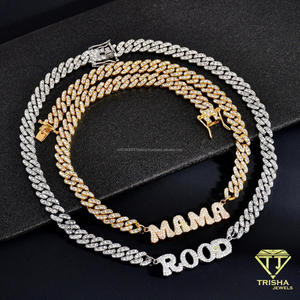 Collier pendentif personnalisé avec nom en diamant de laboratoire moderne, style lettres brillantes et chaîne cubaine. - Product Image 5