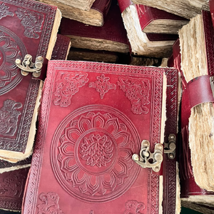 Carnet en cuir véritable gaufré, fait main, avec papier à bords festonnés, journal intime en cuir antique pour la vente en gros - Product Image 4
