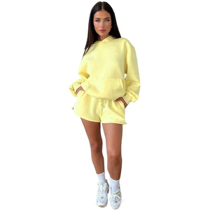 Conjunto de Dos Piezas de Ropa Casual para Mujer Otoño Invierno con Logotipo Personalizado, Sudadera con Capucha, Pantalones Cortos Deportivos, Tejido Sólido Irregular - Product Image 3
