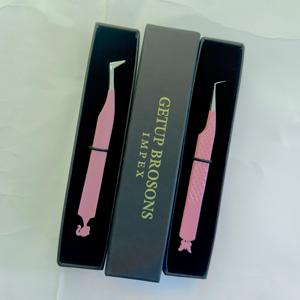 Pince à épiler pour extensions de cils en acier inoxydable, antistatique, à pointe lisse, avec revêtement en poudre rose clair, à 90 degrés, avec découpe papillon/poupée - Product Image 4