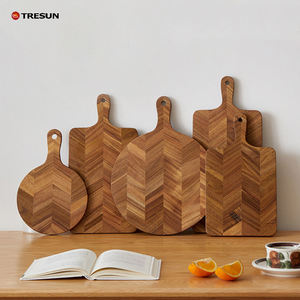 Planche à découper en bois d'acacia naturel de qualité supérieure avec bord naturel et poignée ronde, planche de service et de découpe unique à prix avantageux - Product Image 1