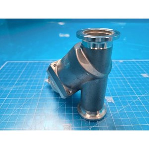 Válvula Angular de Alto Vacío SMC XYH-25 Usada Como Pieza de Repuesto para Equipos de Semiconductores Legacy - Product Image 1