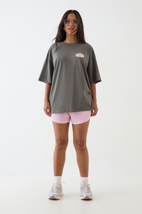 เสื้อยืดกราฟิกผู้หญิงแบบกำหนดเองได้ พิมพ์ลาย DTF OEM เสื้อโอเวอร์ไซส์ลำลอง ผ้าโพลีเอสเตอร์ผสมคอตตอน แขนสั้น เสื้อผ้าสตรีทแวร์ - Product Image 6