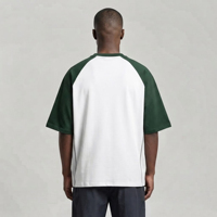 Vêtements urbains tendance avec des coutures durables et des formes confortables pour un style quotidien. T-shirts oversize pour hommes pour une tenue décontractée.