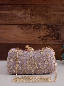 Pochette de soirée brodée de créateur pour femme avec fermoir grenouillère haut de gamme, broderie florale de perles, chaîne dorée détachable - Product Image 5