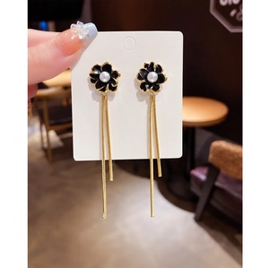 Pendientes de Flores Esmaltadas en Negro con Diseño Único, Borlas Largas Colgantes, Joyería Elegante de Moda para Mujer, para Fiesta, en Venta - Product Image 4