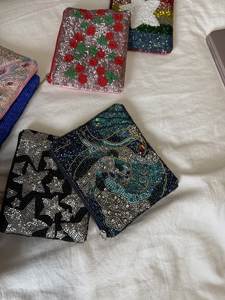 Porte-monnaie brodé personnalisé en gros avec des motifs faits main attrayants pour les marques de mode et les boutiques en ligne - Product Image 5