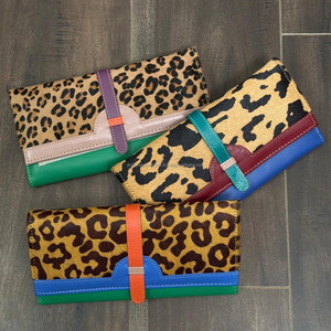 Pochette portefeuille en cuir recyclé imprimé animal pour femmes Sac à main en cuir coloré écologique avec fermeture à pression et fente pour cartes - Product Image 4