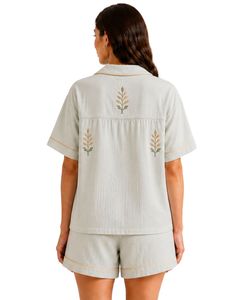 Ensemble de pyjama pour femme personnalisé en vert sauge clair, manches courtes, boutonné, vêtements de nuit, broderie florale, doux, respirant, pour l'été - Product Image 2