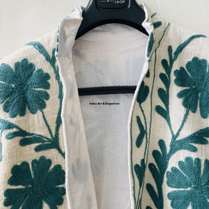 Chaqueta de Invierno de Algodón Suzani Hecha a Mano en India, Abrigo Unisex Bordado a Mano con Cuello Alto - Product Image 3