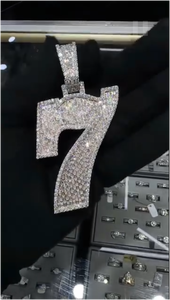 Colgante de Oro Macizo Personalizado con Moissanita Número 7, Totalmente Cubierto de Diamantes, Estilo Hip Hop, Joyería de Lujo - Product Image 4