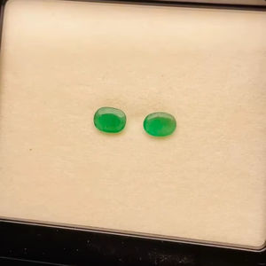 Paire d'émeraudes naturelles de Zambie, taille ovale, 1,91 ct, qualité AAA, avec lueur et belle couleur verte, polissage parfait pour la création de bijoux - Product Image 2