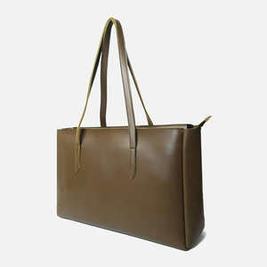 Sac à main de voyage tendance pour femme en cuir véritable avec fermeture éclair, grand format, à porter en bandoulière, vente en gros - Product Image 2