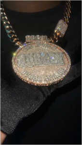 จี้ตัวอักษรทรงกลมแบบกำหนดเอง เครื่องประดับแฟชั่นหรูหรา ประดับเพชรโมอิสซาไนต์ VVS เงินแท้ 925 ชุบทอง 18K สไตล์ฮิปฮอป - Product Image 4