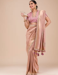 Sari en soie dorée traditionnel KV pour femme, orné de pierres, idéal pour les occasions festives d'automne - Product Image 4