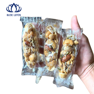 BEST-SELLER |   Tartelette aux noix caramélisées, pâtisserie croustillante aux amandes et noix de cajou, dessert séché quotidien, vente en gros pour cafés, Vietnam - Product Image 1