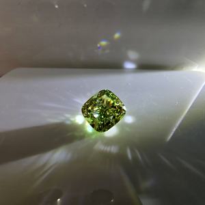 เพชรทรงสี่เหลี่ยม 3 กะรัต แบบคุชชั่น ปรับแต่งสีเขียวสดใส VS1 เพชรเพาะเลี้ยงในห้องปฏิบัติการ รับรองโดย IGI เพชรเม็ดเดี่ยว - Product Image 5