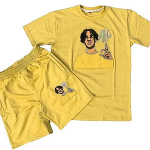 ชุดเซ็ตเสื้อยืดและกางเกงขาสั้นสตรีทแวร์สีม่วงแบบยูนิเซ็กซ์  ลายกราฟิกนูน  ขายส่งแบบ OEM  ผู้ผลิตเสื้อผ้า MOQ ต่ำ - Product Image 3