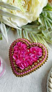 Broche de Moda Bordado a Mano con Cuentas y Diseño Floral Intrincado para Bodas, Unisex, de MD HANDICRAFTS - Product Image 4