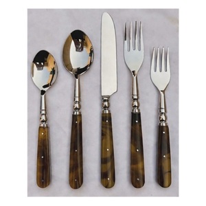 ชุดช้อนส้อมสแตนเลสดีไซน์ล่าสุด ด้ามจับเรซิ่น ช้อนขนม ส้อมปลา มีด ชุดช้อนส้อมขัดเงาแบบกระจก สำหรับจัดวางบนโต๊ะอาหาร - Product Image 1