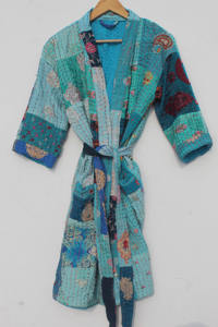 Robe de nuit kimono style patchwork multicolore Kantha matelassée en coton, faite à la main, vente en gros - Product Image 5