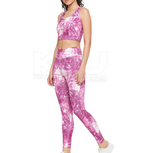 Ensemble de yoga pour femmes fabriqué au Pakistan, en tissu de haute qualité offrant flexibilité et style pour tous les moments actifs - Product Image 4