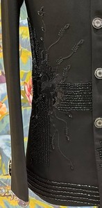 ชุดสูท Jodhpuri สีดำ Obsidian Black TR Lachka Base Shadow Vine พร้อมลายเรขาคณิต Rain Panel และลายดอกไม้แบบพันรอบตัวสำหรับเจ้าบ่าว - Product Image 4