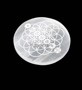 Hermosa Placa de carga de selenita con nuevo diseño de flujo er of Life Placa de carga de forma redonda de selenita blanca natural a la venta - Product Image 4