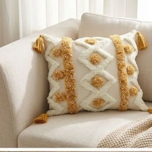 Coussin décoratif bohème brodé carré crème jaune à motif géométrique avec pompons, housse de coussin lavable - Product Image 3