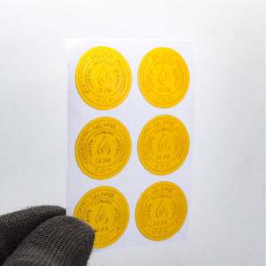 Etiquetas Adhesivas Personalizadas para Cajas con Relieve Metálico |   Etiquetas de Vinilo Doradas para Envases de Perfume y Champú, Acabado Mate, Resistentes al Agua y a los Rayos UV - Product Image 2