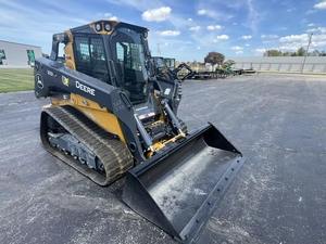 Excavadora Compacta Usada de 3000 kg, Color Amarillo, con Cuchilla Topadora Frontal y Orugas de Goma para un Nivelado Residencial Preciso - Product Image 3