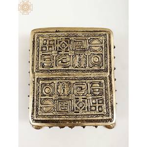 Petit Pooja Chowki en laiton fait à la main de 7 pouces avec Ghungroos pour la décoration intérieure et l'article Temple Chowki - Product Image 1