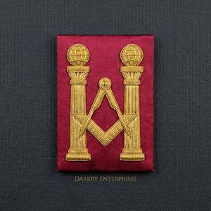 Insignias bordadas personalizadas de alambre de plata, hechas a mano, de terciopelo morado, para regalia masónica, con emblema de corona, fabricante de parches - Product Image 6