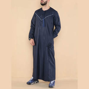 Thobe islamique pour hommes, élégant et de haute qualité, 100% coton, long, couleur foncée, vêtements pour hommes, thobe / thawb pour le Ramadan - Product Image 4