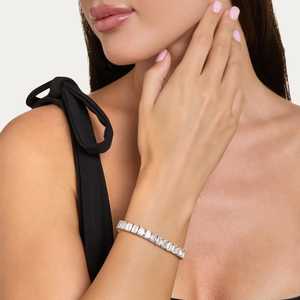 Pulsera Minimalista de Plata con Diamantes Cultivados en Laboratorio, Corte Esmeralda, Color DEF, Claridad VVS VS, 15 Gramos, 26.88 Quilates en Total, 44 Piedras, Venta al por Mayor - Product Image 2